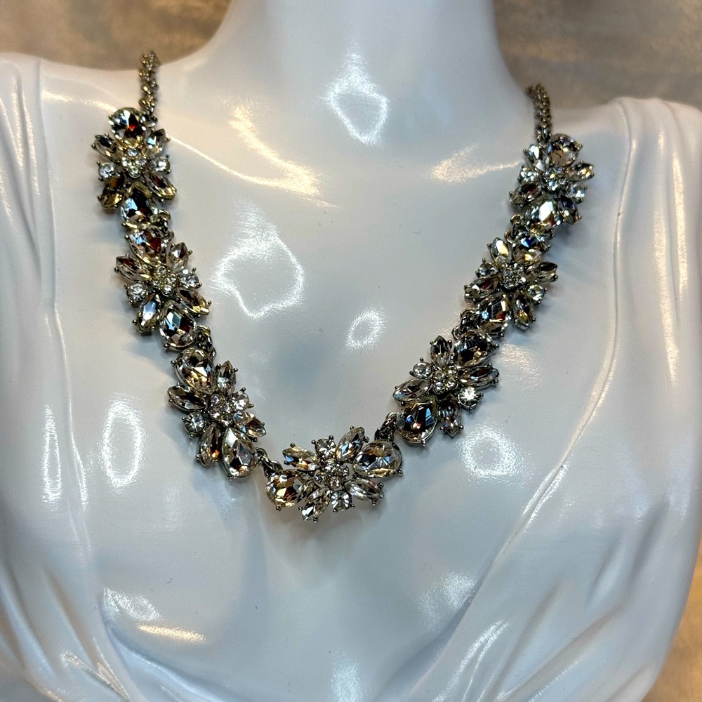 Beautiful Charter Club Rhinestone Statement Necklace w Silver Tone Rope Chain 18